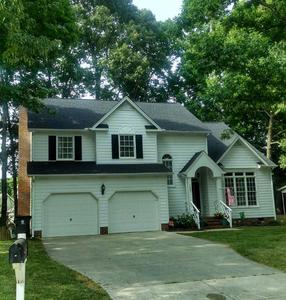 Residential home with quality roof by 1st Response Roofing